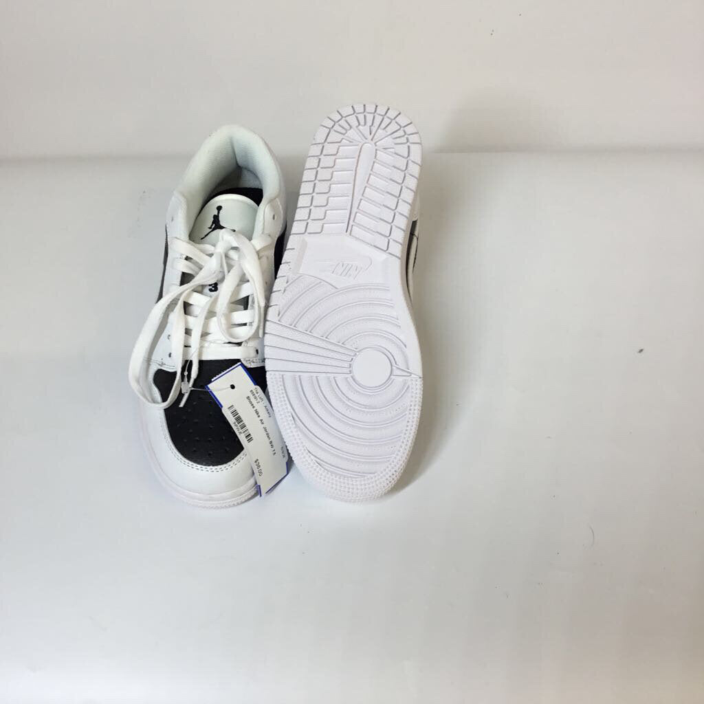Nike Shoes 7.5 BW