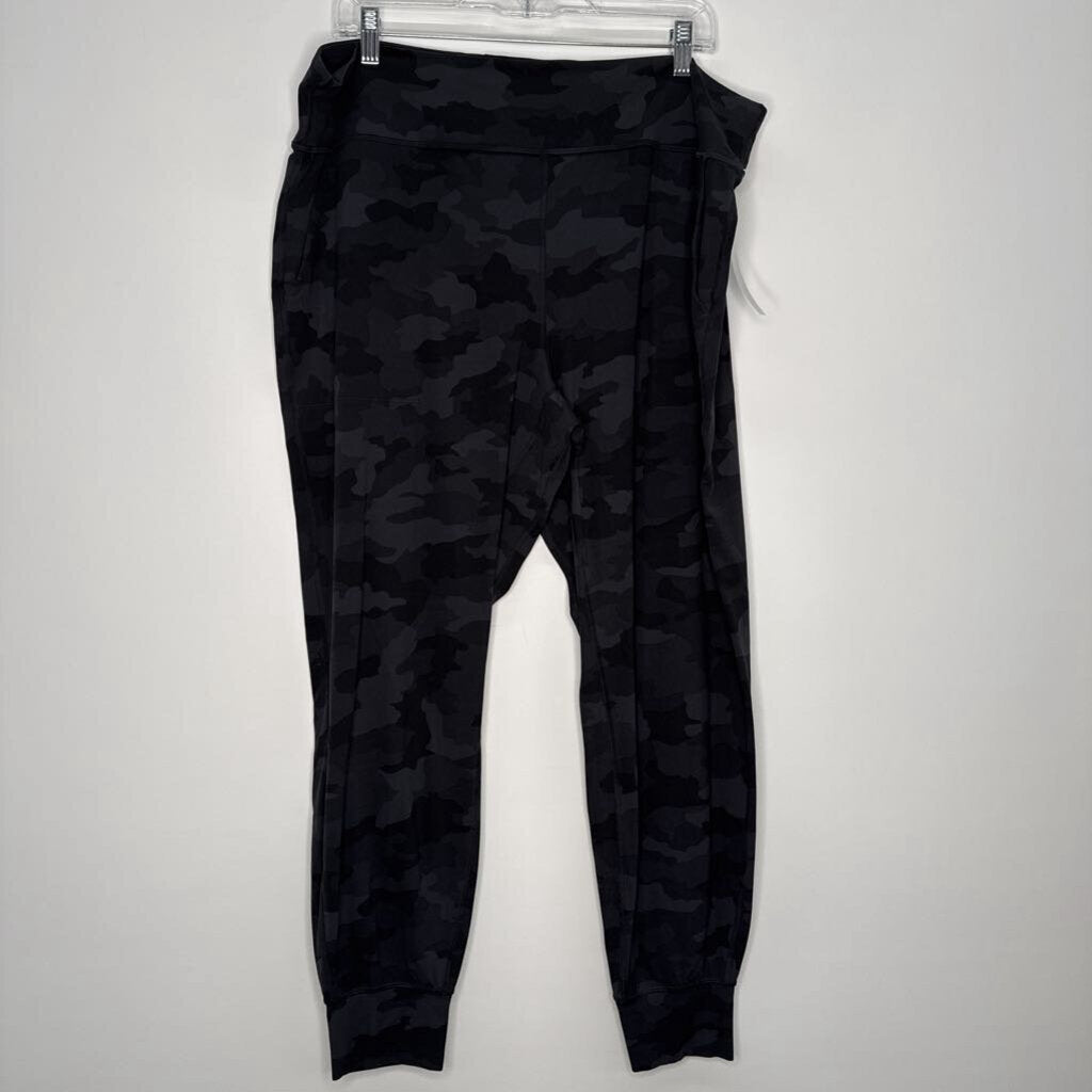 Lululemon Athletic Bottoms XL/18 Black Camo