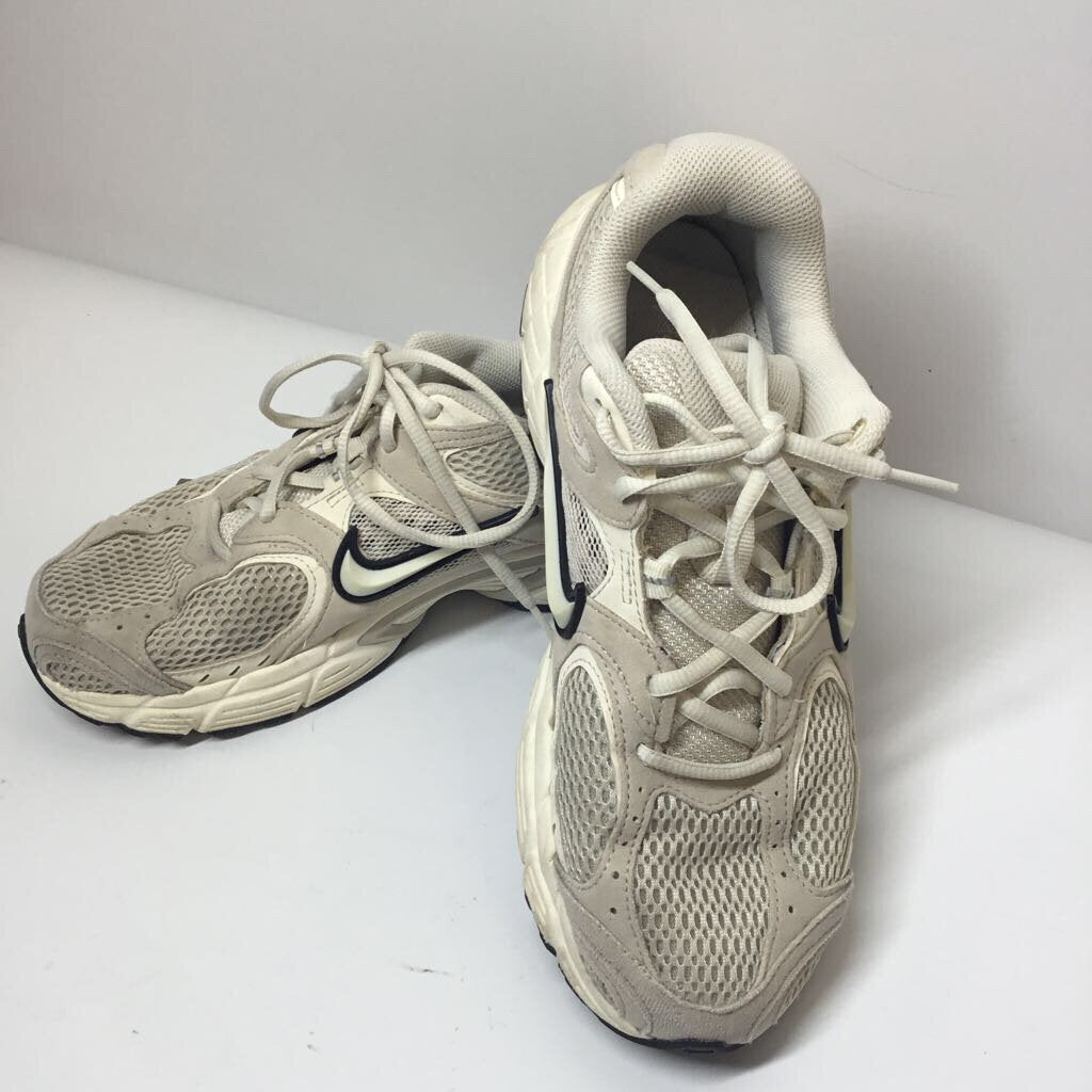 Nike Shoes 9 Cream/Taupe